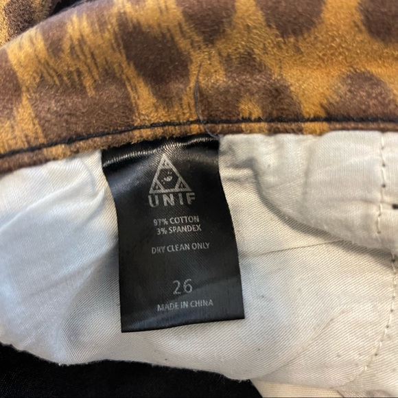 UNIF LEOPARD PRINT FAUX SUEDE SKINNY JEANS - Picture 9 of 9